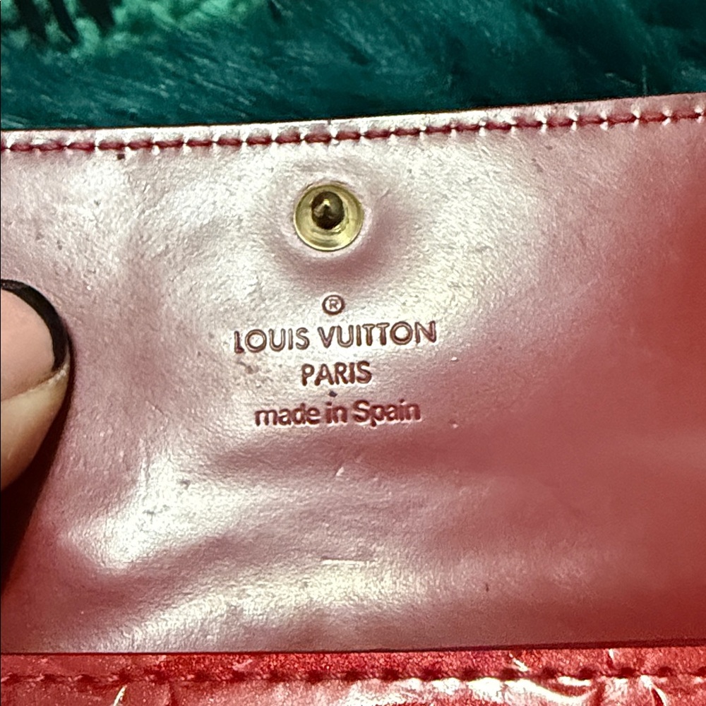 Louis Vuitton Scarlet vernis key holder Wallet with Gold Chain - Picture 8 of 11